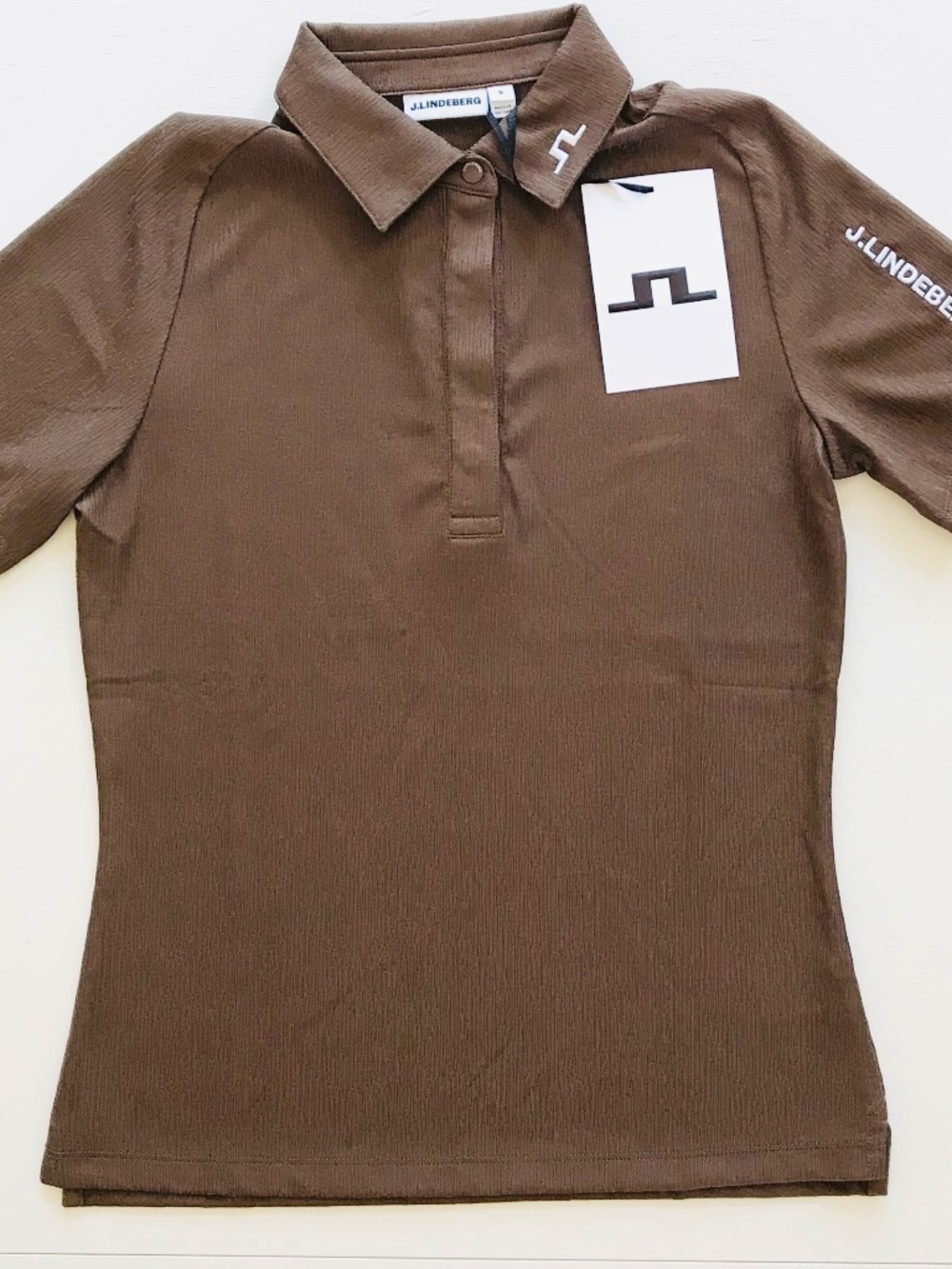 J. LINDEBERG SPRING 2027 TOUR TECH TEXTURED POLO BROWN RAIN DRUM